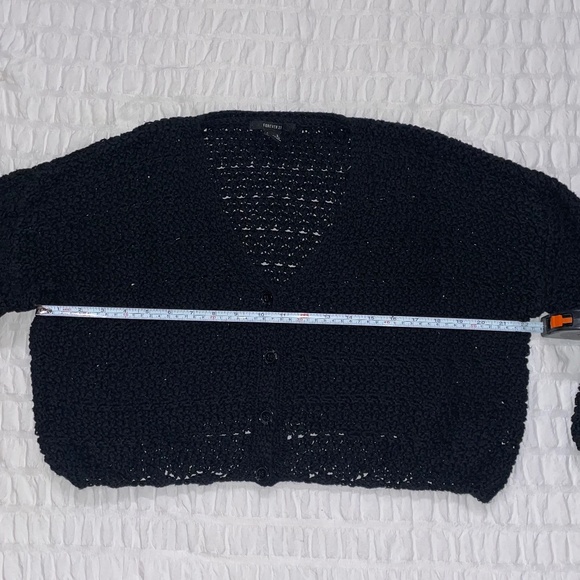 🌟 Capsule Wardrobe Staple  Black Crochet Knit Crop Sweater Women’s Size Large - Picture 3 of 6